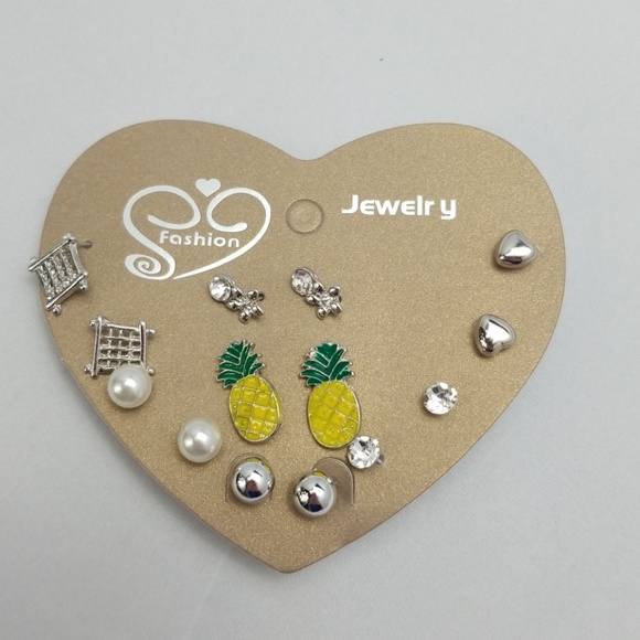 Jewelry - Multi pack earrings